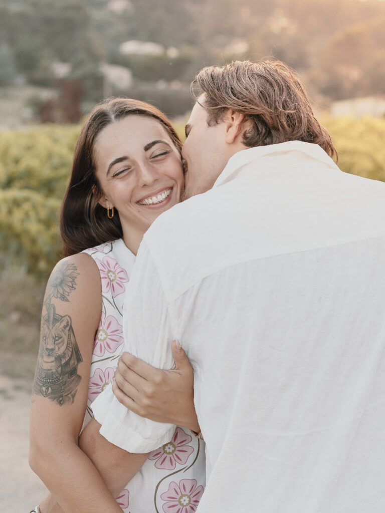 Photo de couple au naturel, en extérieur entre Lorgues et Draguignan 