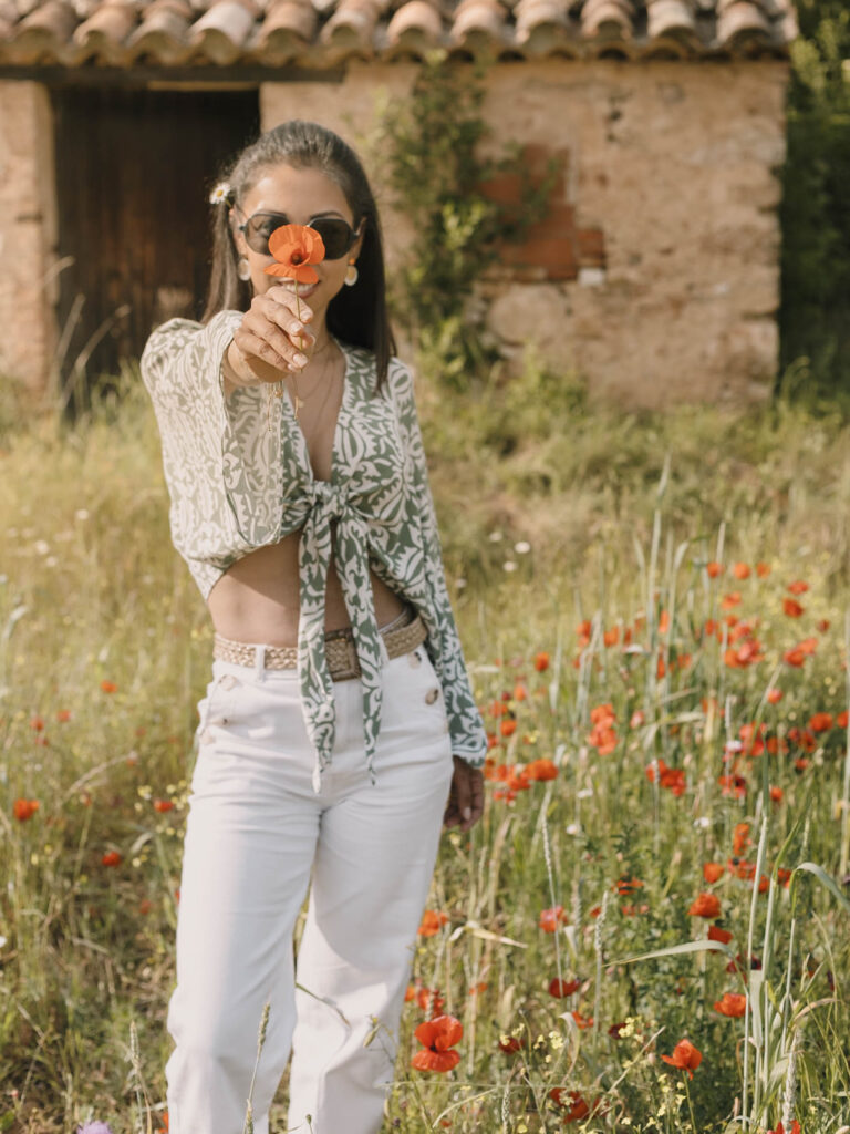 Shooting photo dans les champs de coquelicots Villecroze